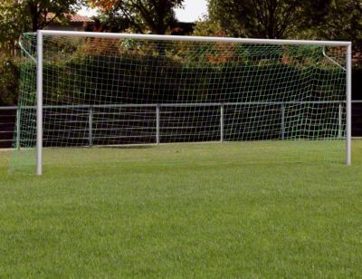 ALUMINIJASTI NOGOMETNI GOL 7.32x2.44m, PRITRJEN V ZEMLJO, Z MREŽNIMI TRAČNICAMi